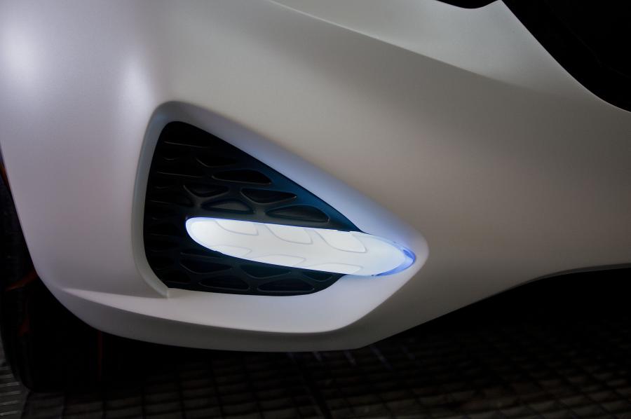  Hyundai Curb Crossover Concept 2011 года  (фото 13 из 17)